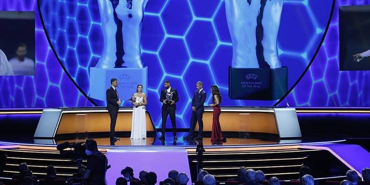 Avrupa futbolunda 2021-2022 sezonunun en iyileri, İstanbul'daki törenle ödüllerini aldı