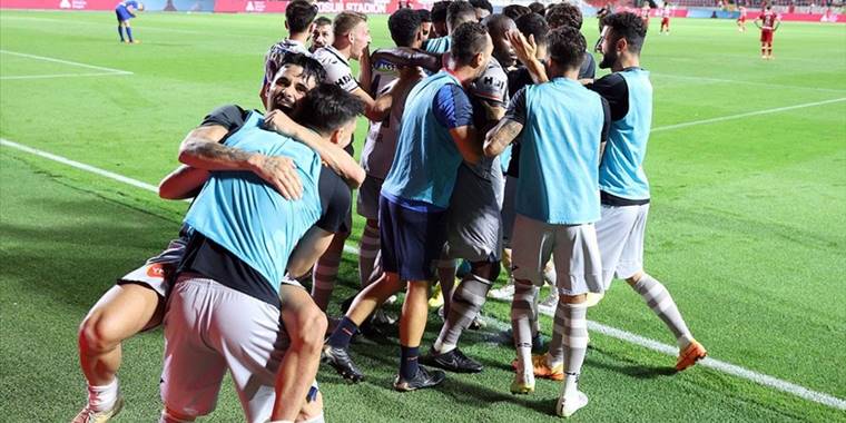 Medipol Başakşehir, UEFA Avrupa Konferans Ligi'nde gruplara kaldı