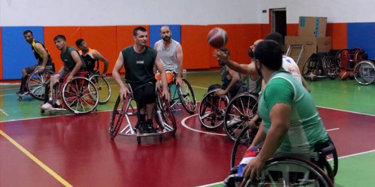 Şanlıurfalı engelli gençler, basketbol takımını sırtlıyor