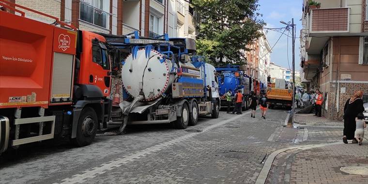 Esenyurt'ta su baskınından zarar gören bölgelerde çalışmalar sürüyor
