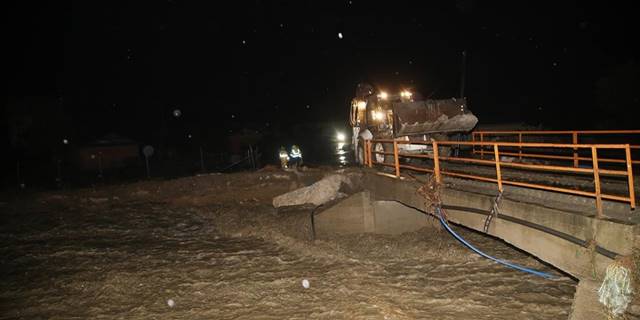 Kastamonu'da sağanak nedeniyle köprü zarar gördü