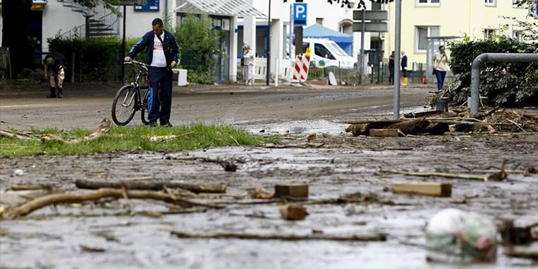Almanya’da şiddetli yağış su baskınlarına neden oldu