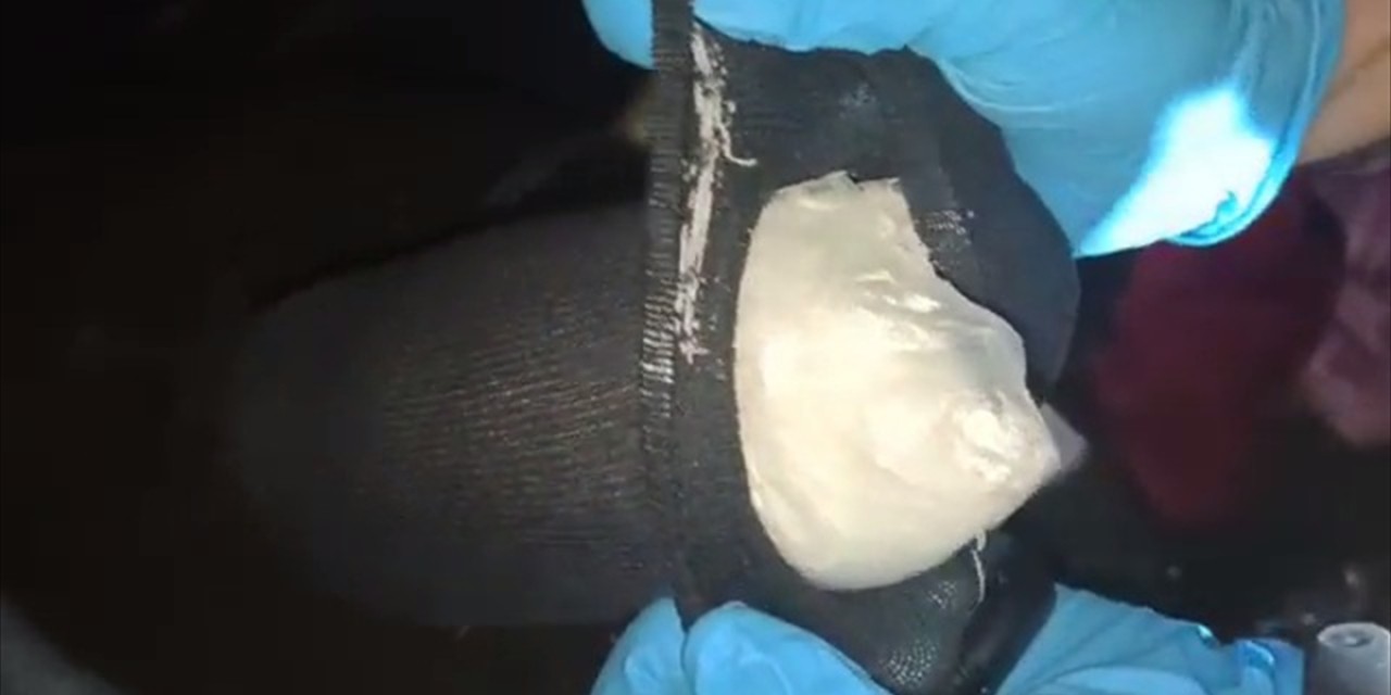 Eskişehir'de çorapların içine gizlenmiş 1,5 kilogram uyuşturucu ele geçirildi