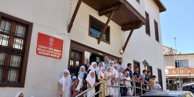 Niğde'de Kur'an kursu öğrencileri için tasavvuf müziği dinletisi