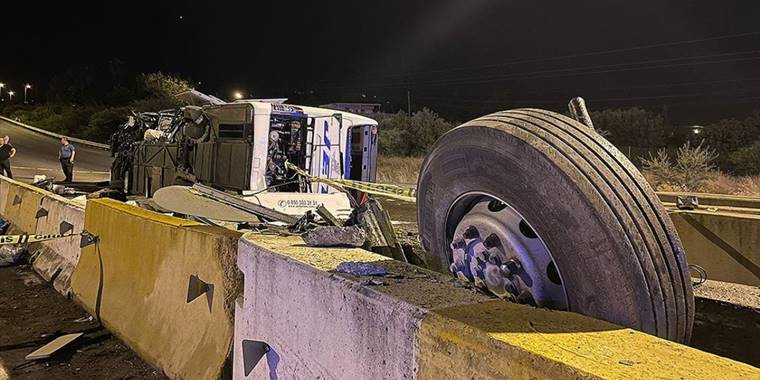 Hatay'da yolcu otobüsünün devrilmesi sonucu 40 kişi yaralandı