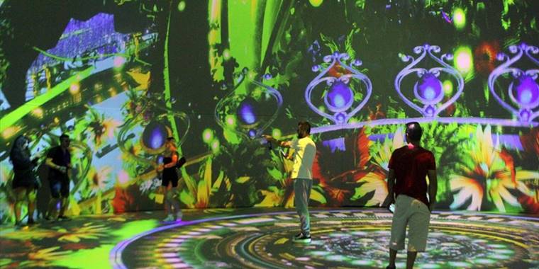 Antalya'da 3D boyutlu sanal evren merkezi, ziyaretçilerini ağırlamaya başladı