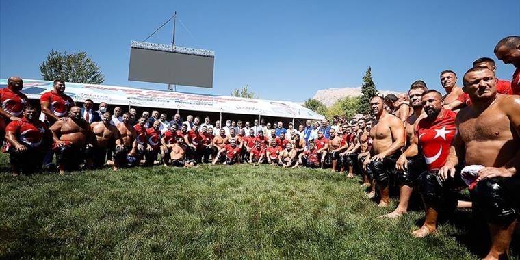 "Türk'ün ilk er meydanı" Elmalı'da güreş heyecanı