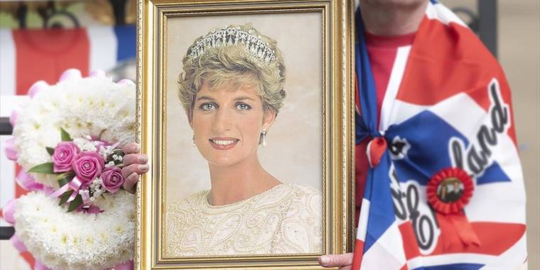 Prenses Diana'nın kullandığı otomobil açık artırmada 650 bin sterline satıldı