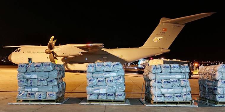 İnsani yardım malzemelerinin ikinci bölümü Pakistan'a ulaştırıldı