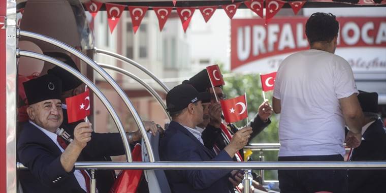 Ankara'da gaziler ve çocuklar Büyük Zafer'i birlikte kutladı