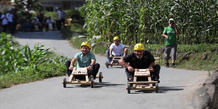 Rize'de tahta arabalar 'Laz Ralli'de yarıştı