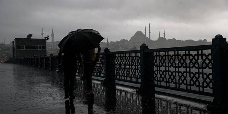 İstanbul Valiliğinden 'gök gürültülü kuvvetli sağanak' uyarısı