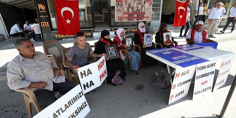 Muşlu aileler çocukları için HDP önündeki eylemlerini sürdürdü