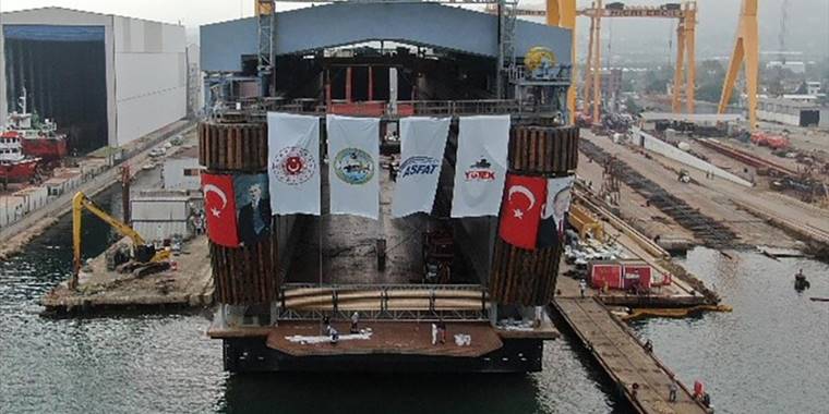 Dünyada kendi sınıfında tek olan denizaltı havuzu Yalova'da suya indirildi