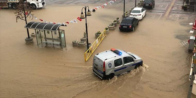 Tekirdağ’da sağanak hayatı olumsuz etkiliyor