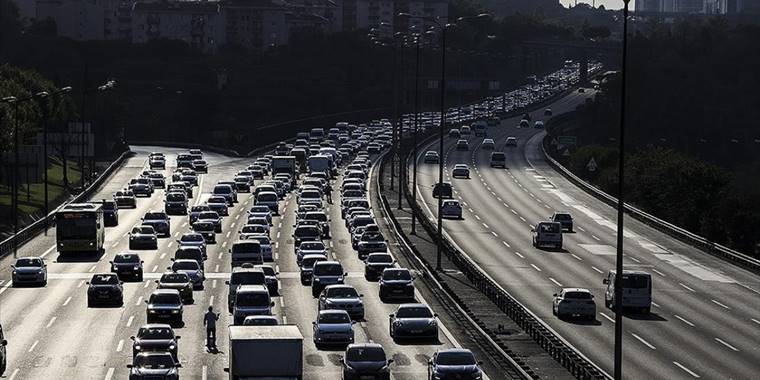 İBB'den ödenek alamayan bazı özel halk otobüsleri sefere çıkamıyor