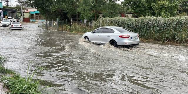 Bursa'da sağanak nedeniyle su baskınları meydana geldi