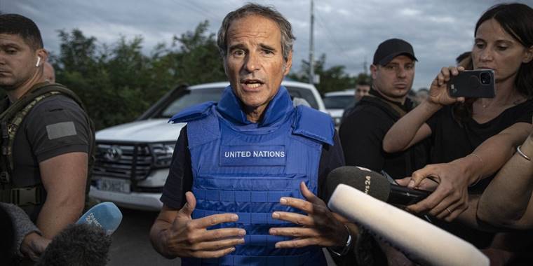 UAEA heyeti, Zaporijya Nükleer Santrali'nin acil sistem ile kontrol odasını inceledi