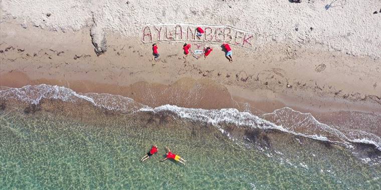 Göçmenlerin yaşadığı dramın simgesi Alan bebeğin acısı yüreklerdeki tazeliğini koruyor