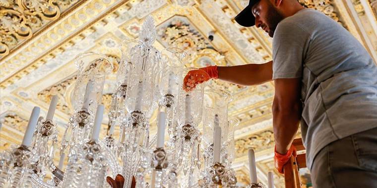 166 yıllık kristal şamdanlar özel bakımla gelecek nesillere aktarılıyor