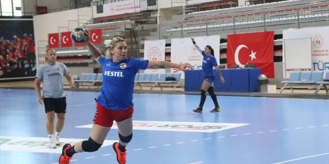 Hentbol Kadınlar Süper Kupa şampiyonu Kastamonu Belediyespor