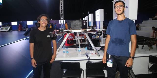 Öğrencilerin tasarladığı dronla yüksek katlı binalar boyanabilecek