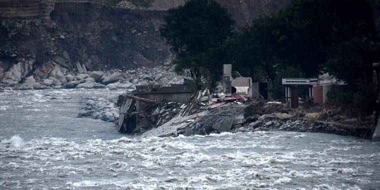 Pakistan'ın Swat bölgesinde sel felaketi altyapıya ciddi zarar verdi