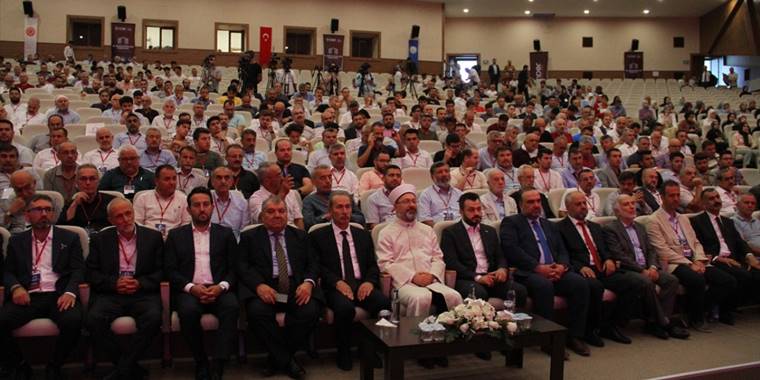 Erbaş, 19. İmam Hatipliler Kurultayı'nda konuştu