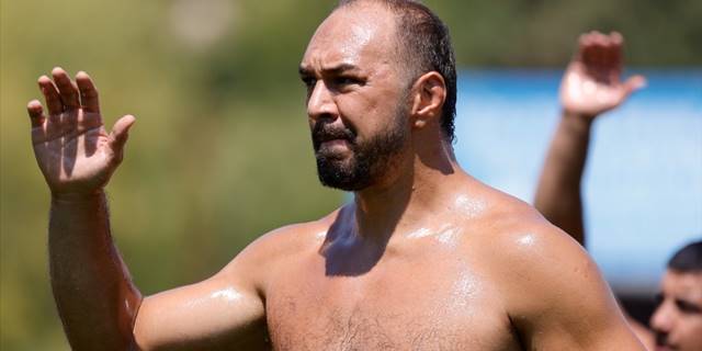 670. Tarihi Elmalı Yağlı Güreşleri'nin başpehlivanı Ali Gürbüz oldu