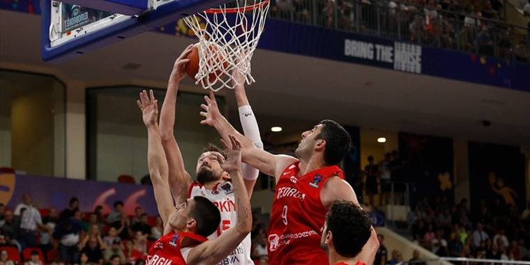 A Milli Basketbol Takımı, Avrupa Şampiyonası'ndaki ilk yenilgisini aldı