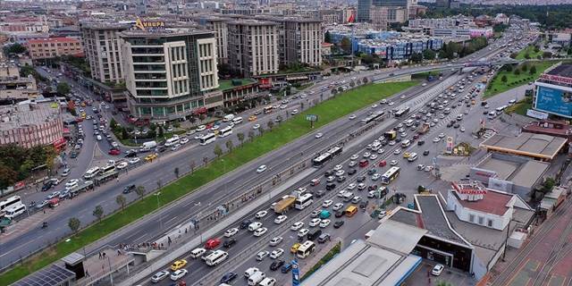 Uyum haftasının başlamasıyla İstanbul'da trafik yoğunluğu arttı