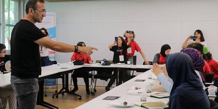 Kayseri'de buluşan özel yetenekli öğrenciler, hem sosyalleşiyor hem de öğreniyor