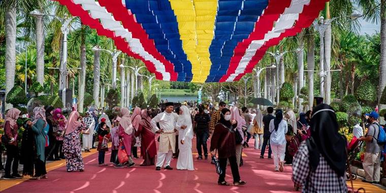 Malezya'daki çiçek festivali, farklı türden 400 binden fazla çiçeğe ev sahipliği yapıyor