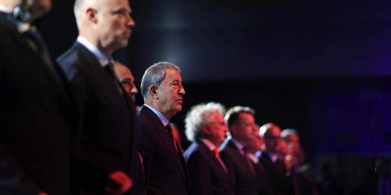 Polonya'daki Orta ve Doğu Avrupa'nın en büyük askeri fuarı törenle açıldı