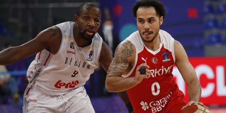 A Milli Basketbol Takımı, 2022 Avrupa Şampiyonası'nda son 16 turuna yükseldi