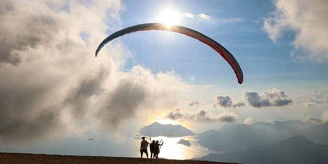 Babadağ'da yamaç paraşütü uçuş sayısı 100 bini aştı