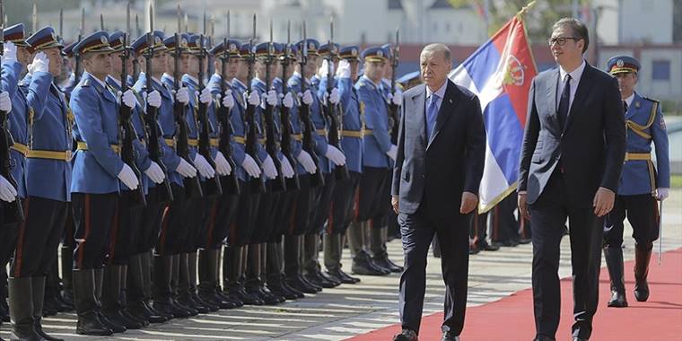 Cumhurbaşkanı Erdoğan, Sırbistan'da resmi törenle karşılandı