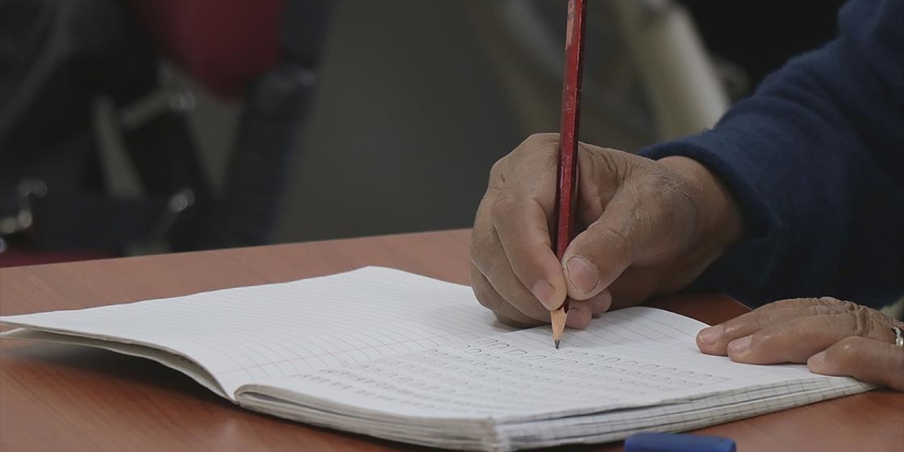 Dünya genelinde 771 milyon kişi okuma yazma bilmiyor