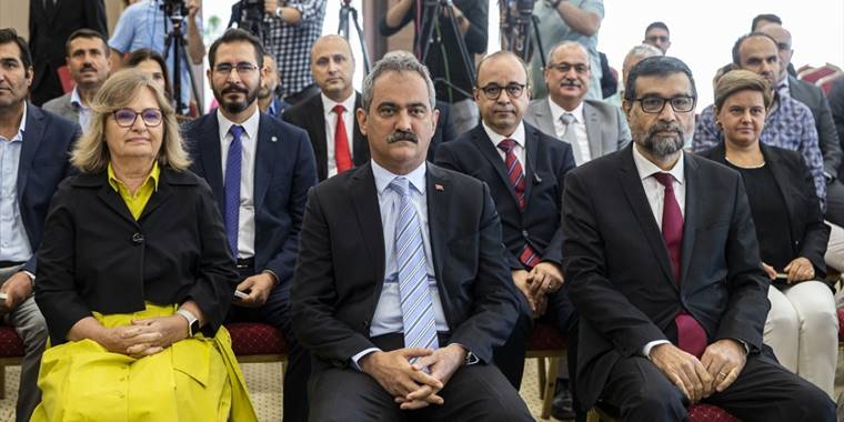 Bakan Özer, eğitim fakültelerinin dekanları ile buluştu: