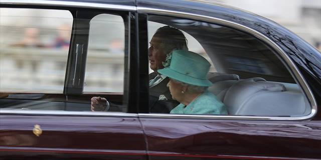 Kraliçe Elizabeth'in oğlu Charles "İngiltere Kralı" oldu