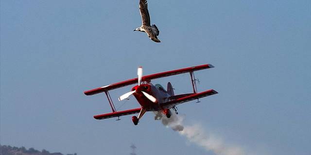 Kadın akrobasi pilotu Semin Öztürk Şener, İzmir'de prova yaptı