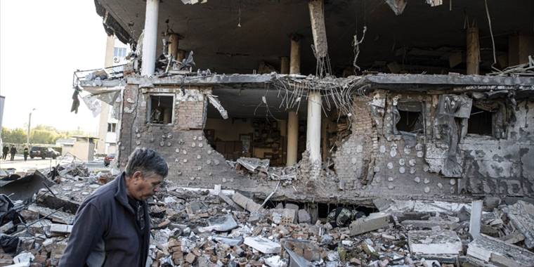 Rus güçlerinin Ukrayna'nın Harkiv bölgesine düzenlediği saldırılarda 5 kişi öldü