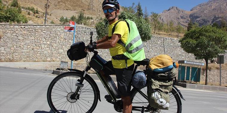 Emekli postacı Samsun'dan Hakkari'ye pedal çevirdi