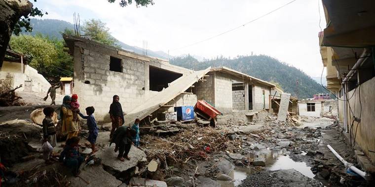 Pakistan'ın gözde turistik merkezi Kalam'da selin etkisi yıkıcı oldu