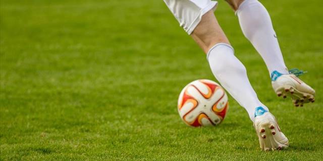 İngiltere Kraliçesi 2. Elizabeth'in ölümü nedeniyle ülkedeki futbol maçları erteledi