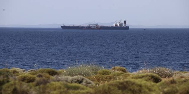 Rus petrolünün Yunanistan açıklarındaki sulardan Avrupa'ya gizli şekilde nakledildiği ileri sürüldü