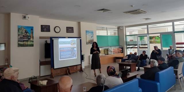 Aile ve Sosyal Hizmetler Bakanlığı 34 ilde 1514 yaşlıya dijital okuryazarlık eğitimi verdi