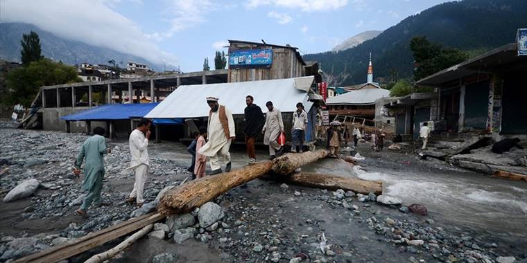 DSÖ, Pakistan'a 15,6 tonluk tıbbi ekipman yardımında bulundu