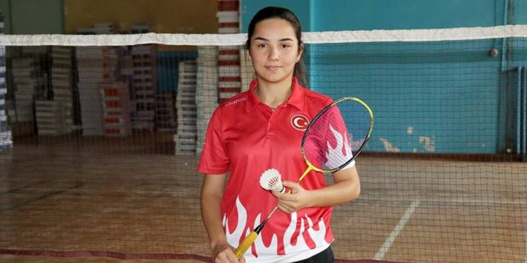 İşitme engelli milli badmintoncu Hale Nur'un hedefi Avrupa şampiyonu olmak