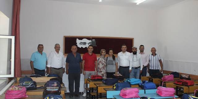 Karapınar'da ilkokul öğrencilerine kırtasiye desteği